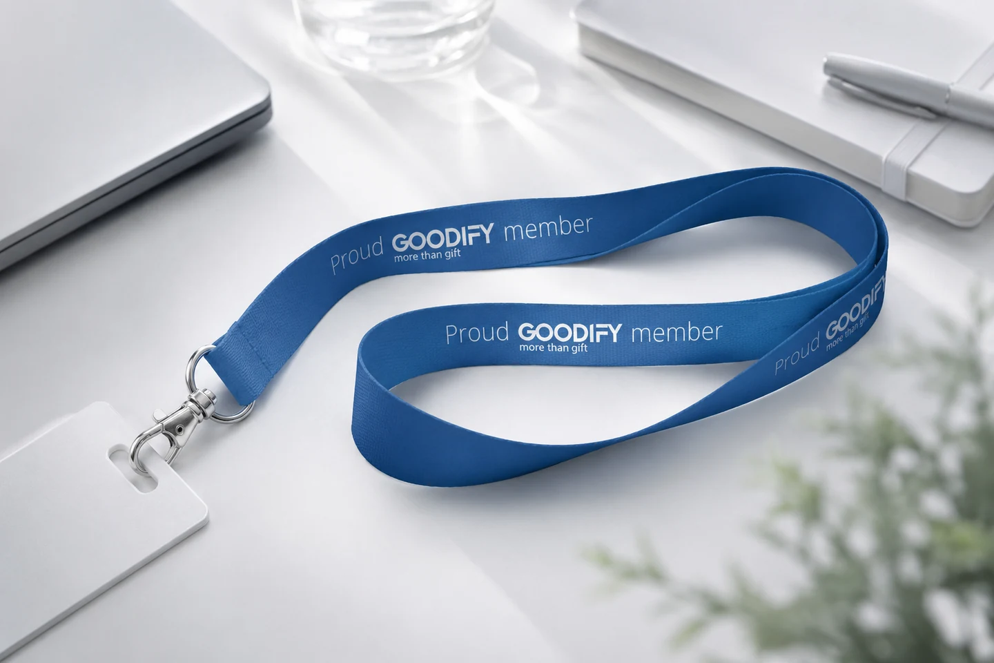 Goodify egyedi nyakpánt professzionális irodai környezetben